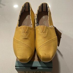 *NEW* Toms Bright Gold Heritage canvas slip on